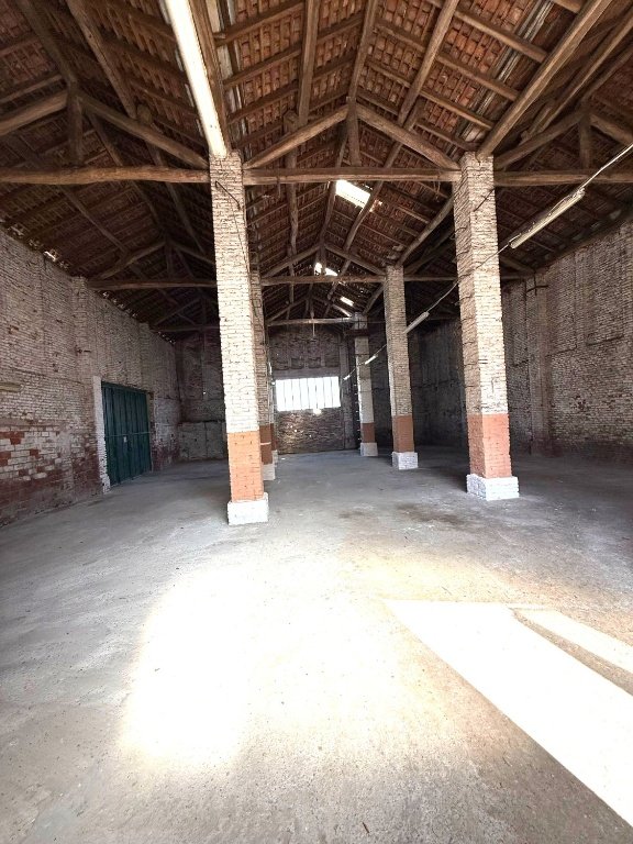 capannone in affitto a Novara in zona zona Sant'Agabio