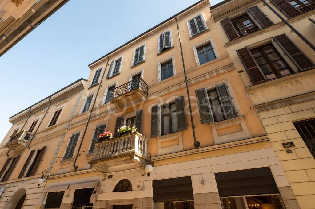 negozio in affitto a Novara in zona Centro Città