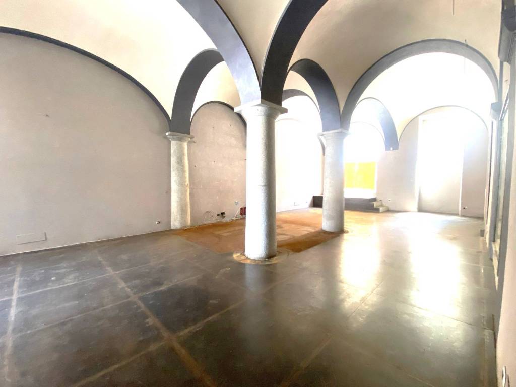 negozio in affitto a Novara in zona Centro Città