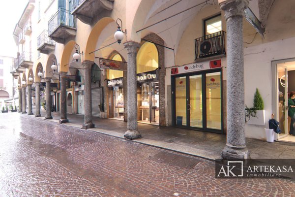 negozio in affitto a Novara in zona Centro Città