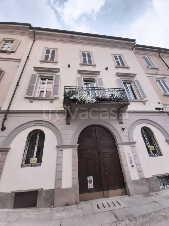 appartamento in affitto a Novara in zona Centro Città