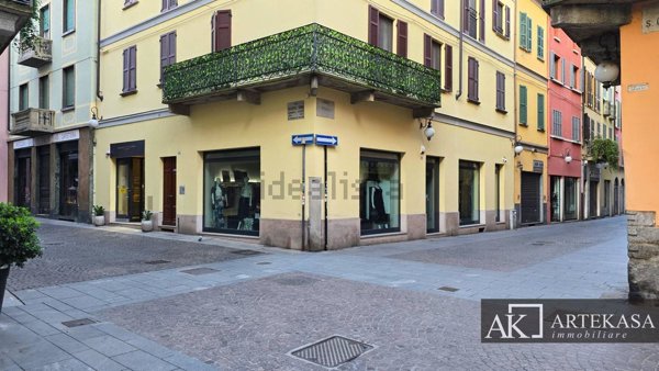 negozio in affitto a Novara in zona Centro Città