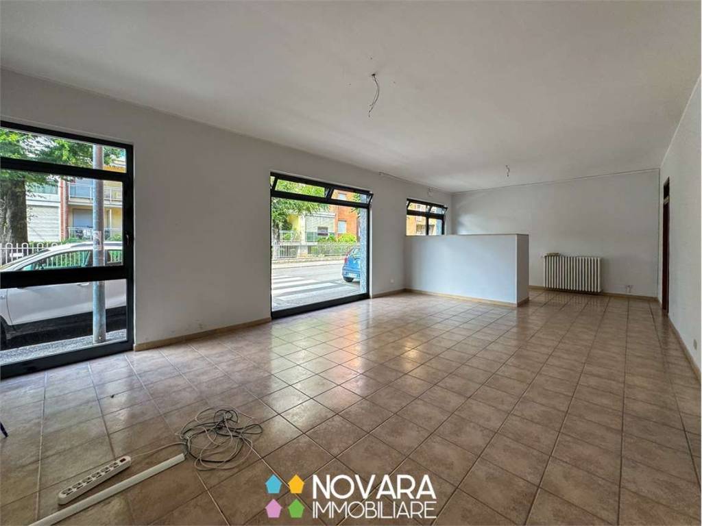 negozio in affitto a Novara in zona zona Cittadella - Villaggio Dalmazia