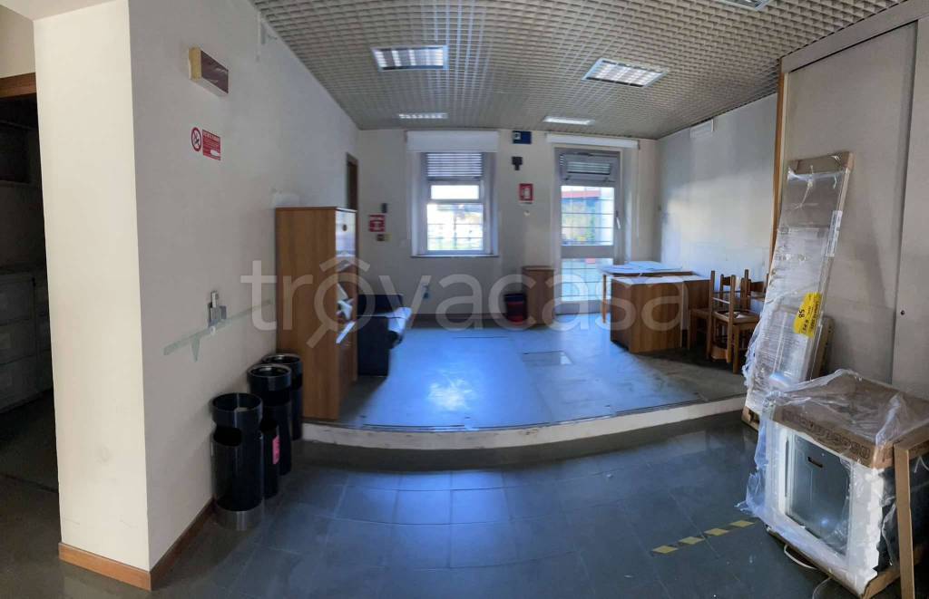 negozio in affitto a Novara in zona zona Porta Mortara