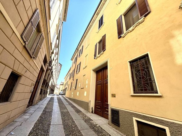 appartamento in affitto a Novara in zona Centro Città