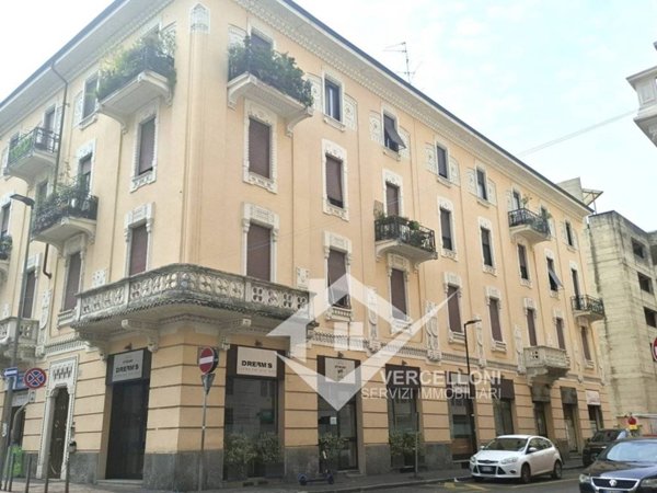 negozio in affitto a Novara in zona Centro Città