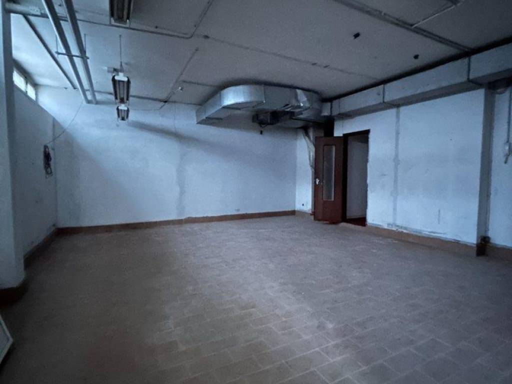 locale commerciale in affitto a Novara
