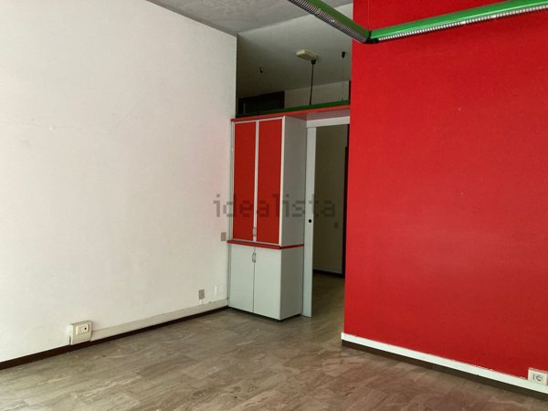 negozio in affitto a Novara in zona Centro Città