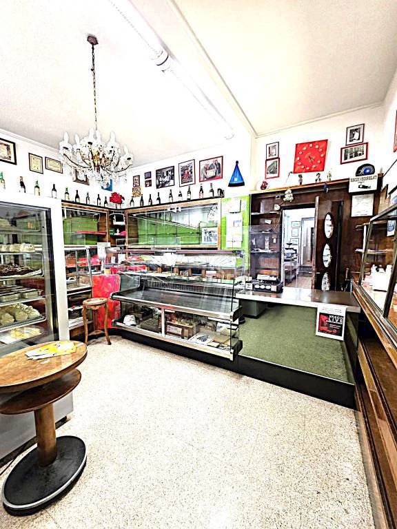 negozio in affitto a Novara in zona Centro Città