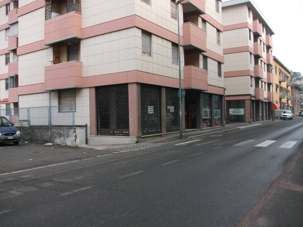 negozio in affitto a Novara in zona zona Porta Mortara