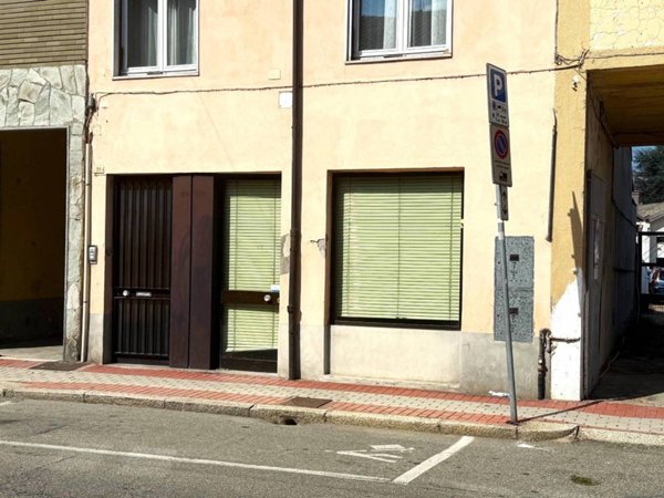negozio in affitto a Novara in zona Pernate