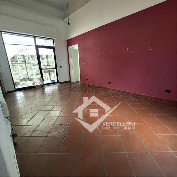 negozio in affitto a Novara in zona Centro Città