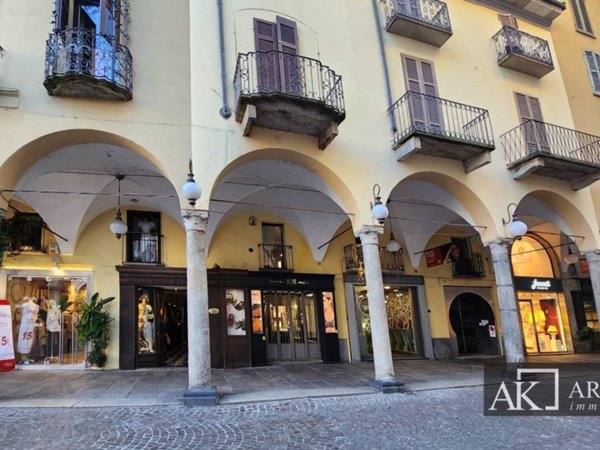 negozio in affitto a Novara in zona Centro Città