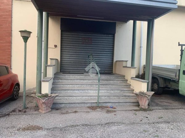 locale commerciale in affitto a Novara in zona zona Sant'Agabio