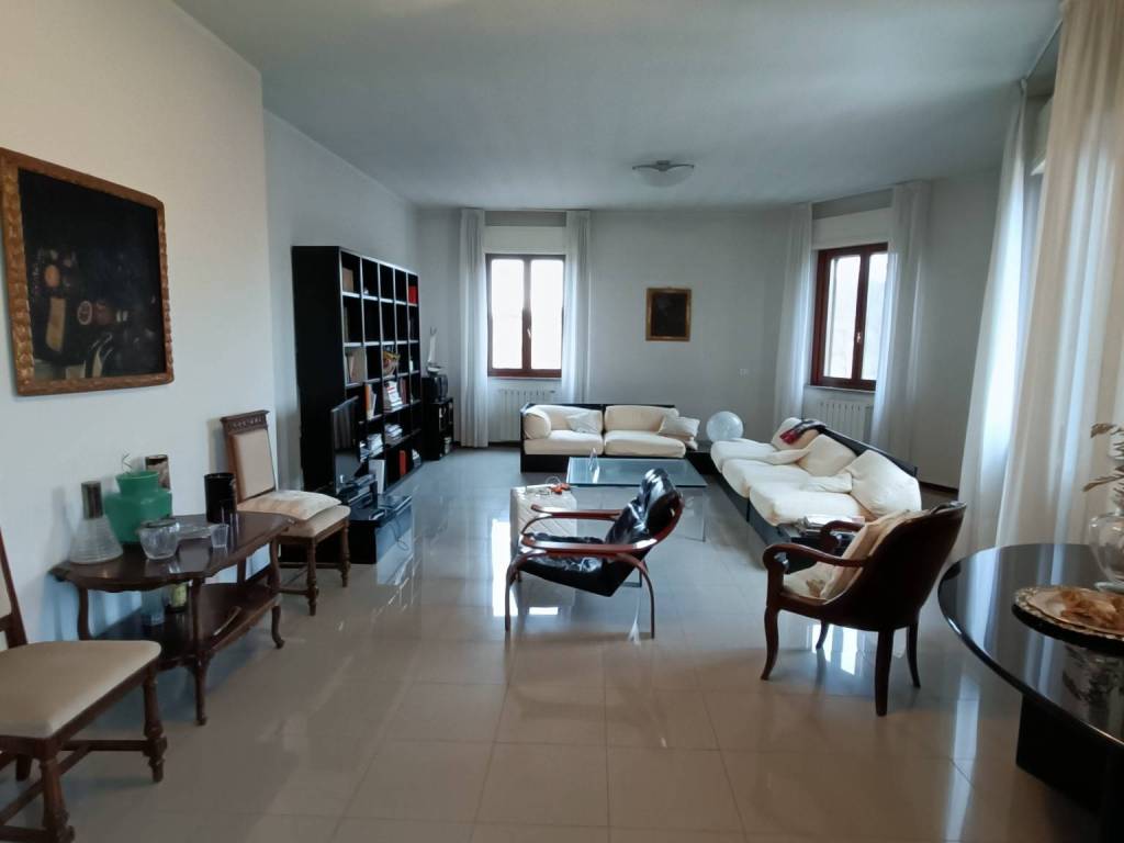 appartamento in affitto a Novara in zona Centro Città