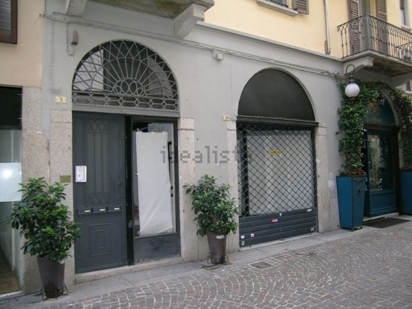 negozio in affitto a Novara in zona Centro Città