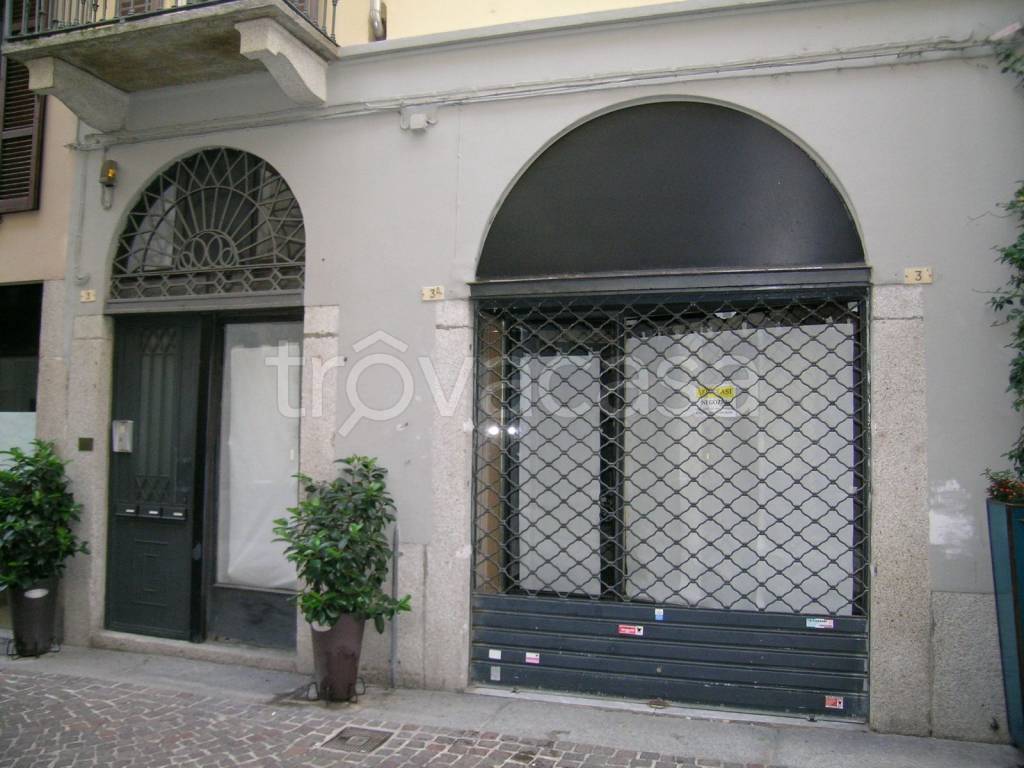 negozio in affitto a Novara in zona Centro Città