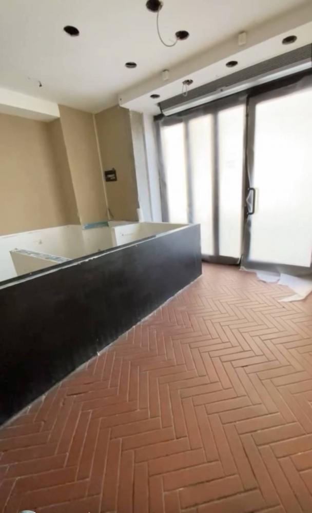 negozio in affitto a Novara in zona Centro Città