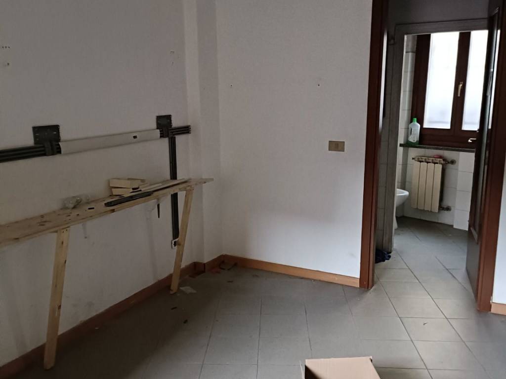 negozio in affitto a Novara in zona zona Sacro Cuore