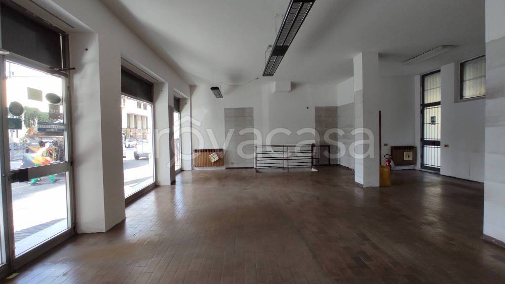 negozio in affitto a Novara in zona zona San Martino