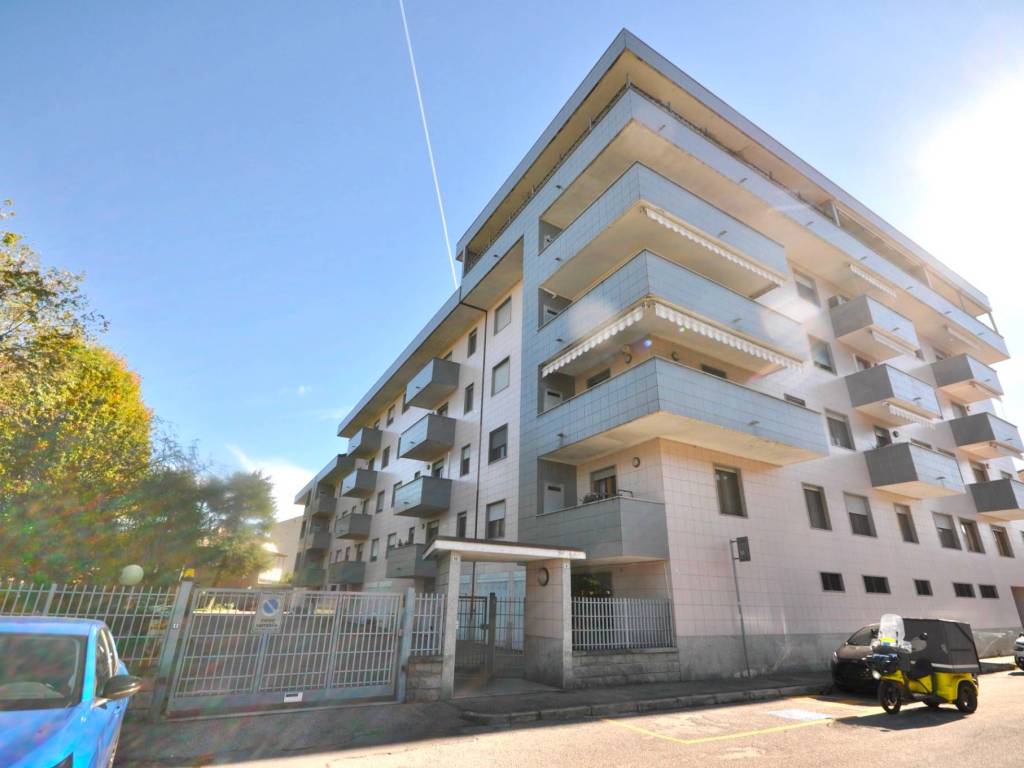 appartamento in affitto a Novara in zona zona Cittadella - Villaggio Dalmazia