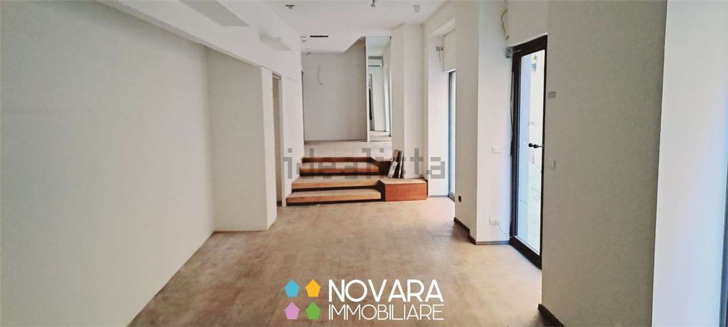 negozio in affitto a Novara in zona Centro Città