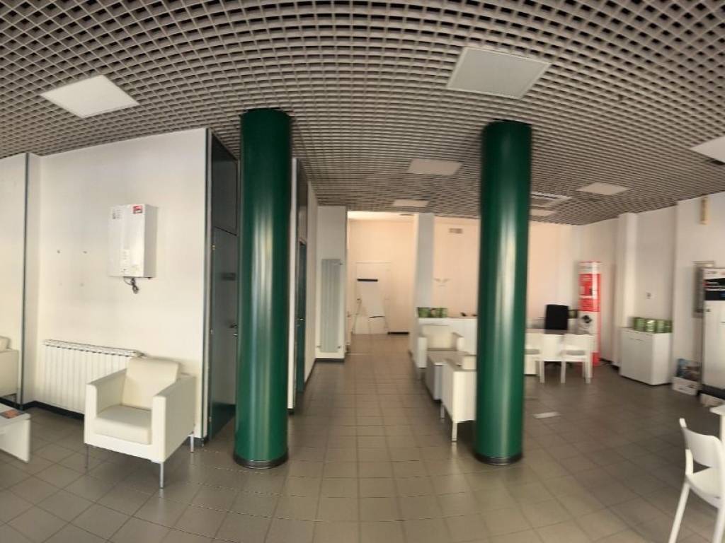 negozio in affitto a Novara in zona zona Agogna - San Paolo