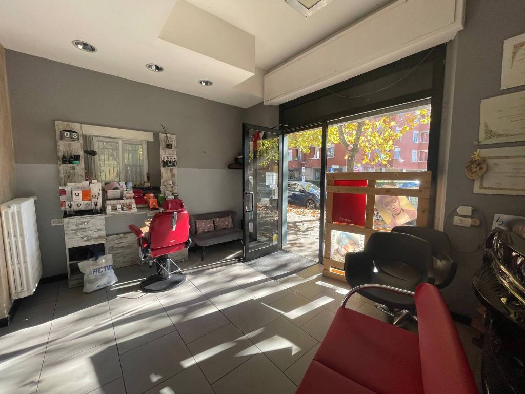 negozio in affitto a Novara in zona zona Porta Mortara