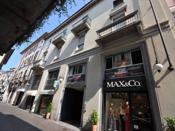 appartamento in affitto a Novara in zona Centro Città