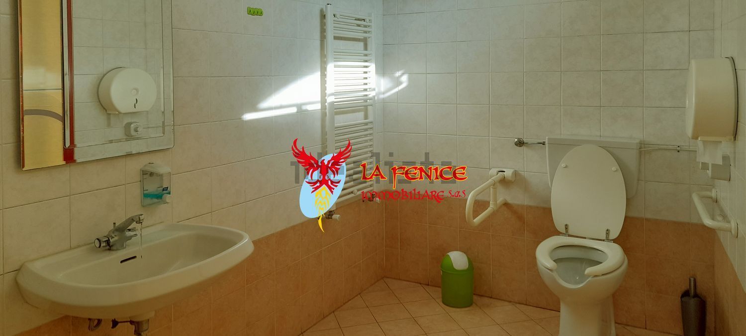 negozio in affitto a Novara in zona zona Sant'Andrea - San Rocco