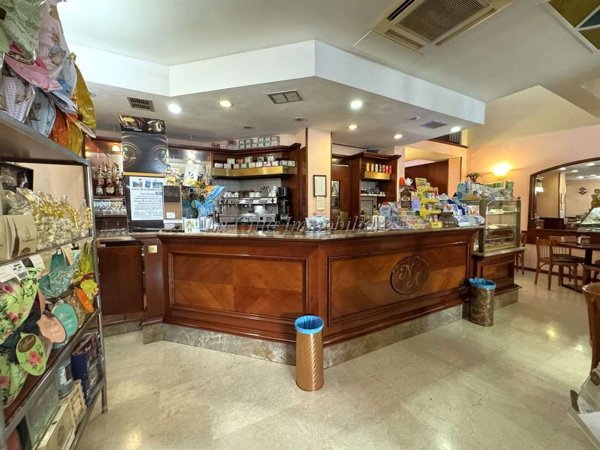 negozio in affitto a Novara in zona Centro Città