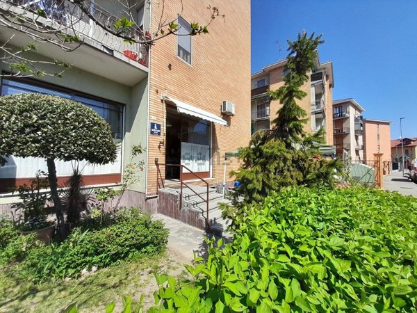 negozio in affitto a Novara