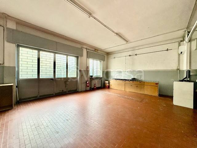 negozio in affitto a Novara in zona zona Sant'Andrea - San Rocco