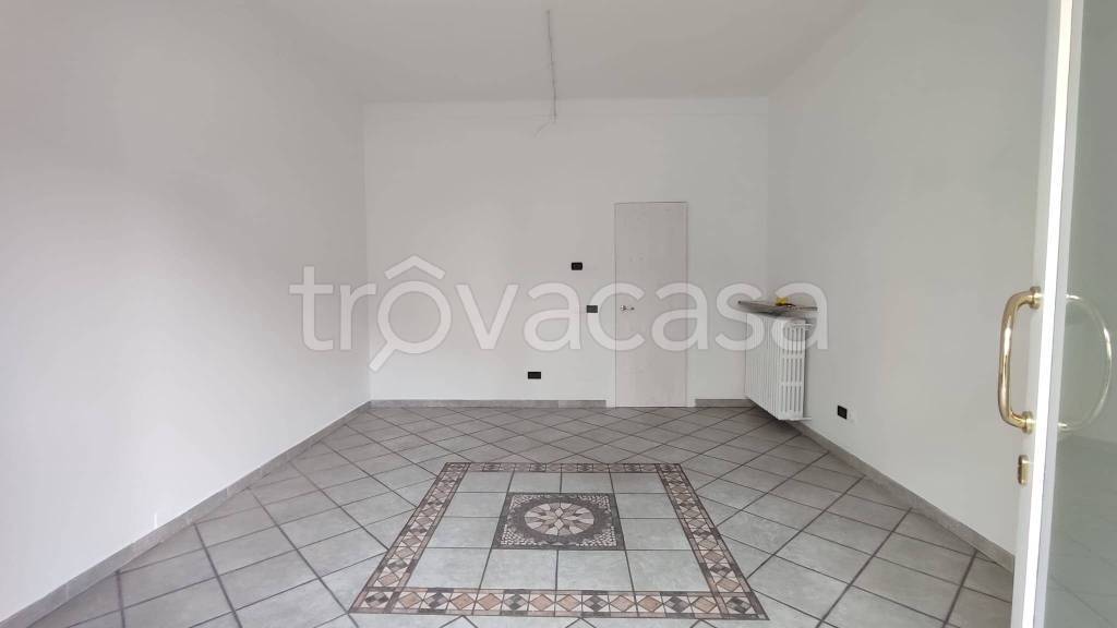 negozio in affitto a Novara in zona zona Sacro Cuore