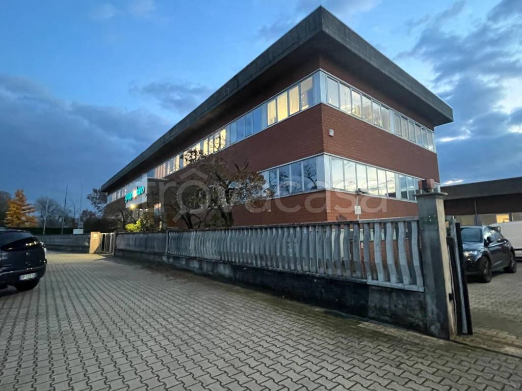 locale commerciale in affitto a Novara in zona zona Agogna - San Paolo