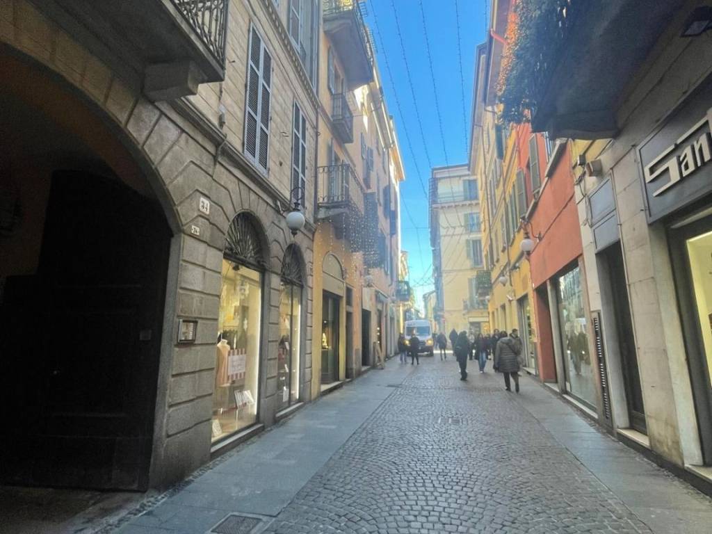 negozio in affitto a Novara in zona Centro Città