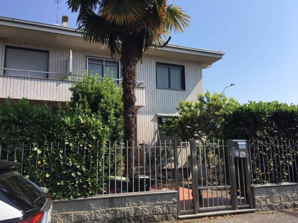 casa indipendente a Novara in zona zona Cittadella - Villaggio Dalmazia