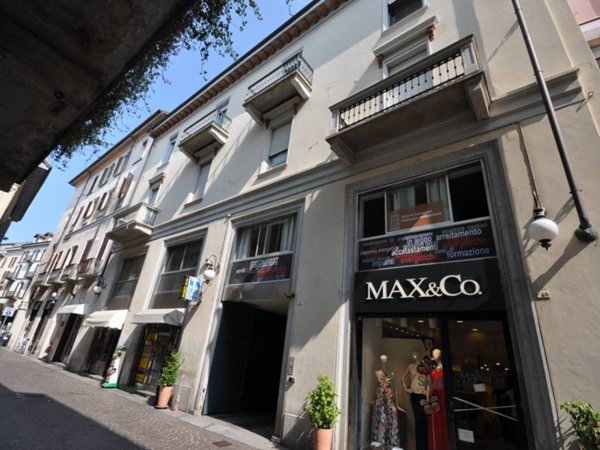 appartamento in affitto a Novara in zona Centro Città