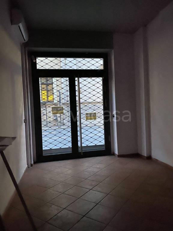 negozio in affitto a Novara in zona Centro Città