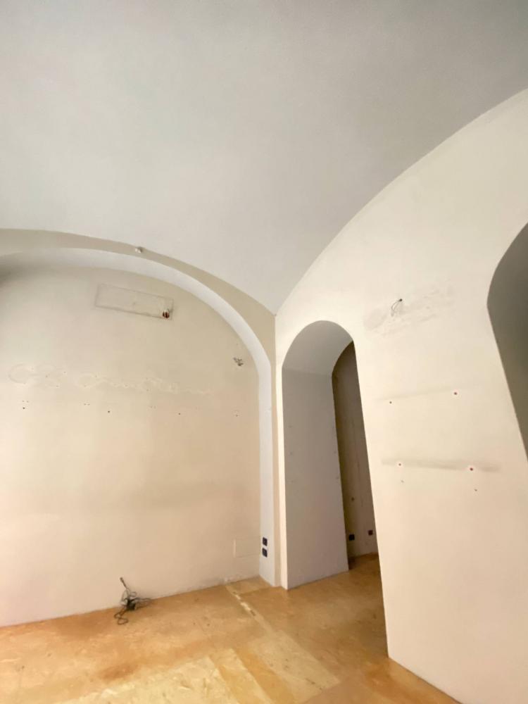 negozio in affitto a Novara in zona Centro Città