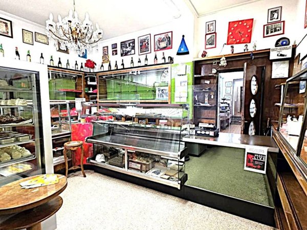 negozio in affitto a Novara