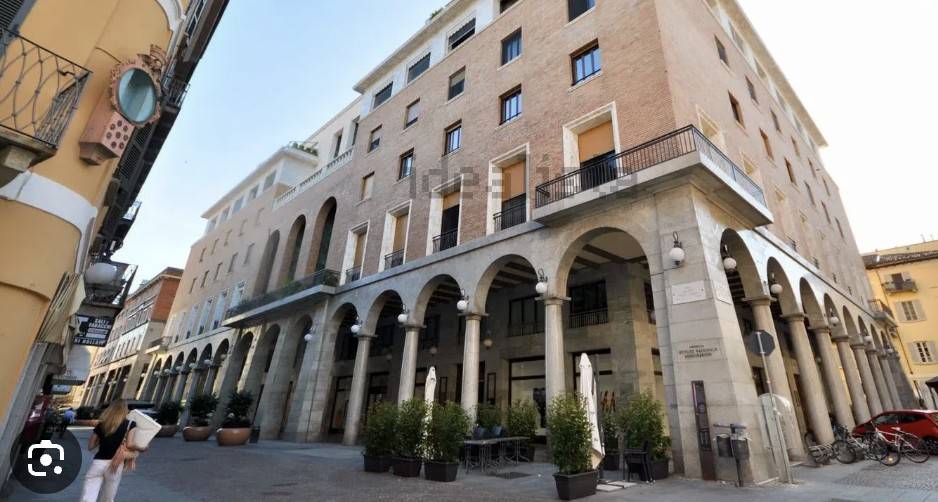 negozio in affitto a Novara in zona Centro Città