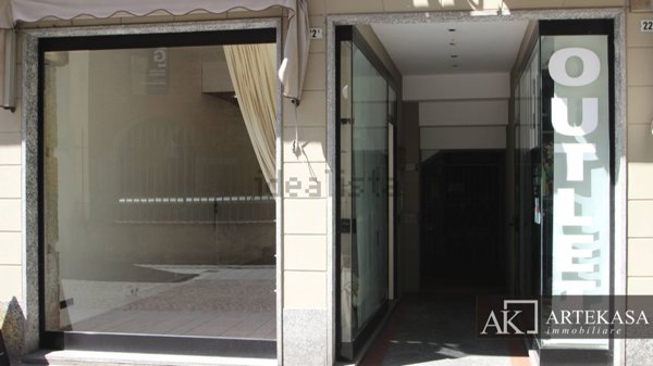 negozio in affitto a Novara in zona Centro Città