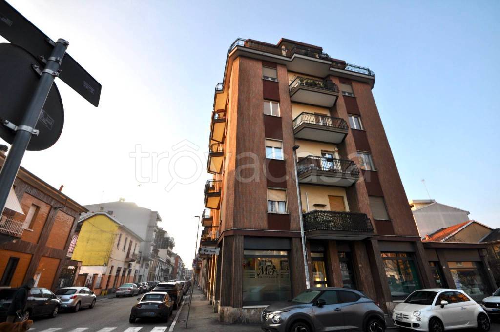 negozio in affitto a Novara in zona zona Sacro Cuore