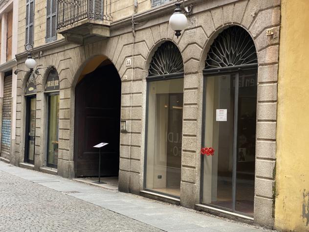 negozio in affitto a Novara in zona Centro Città