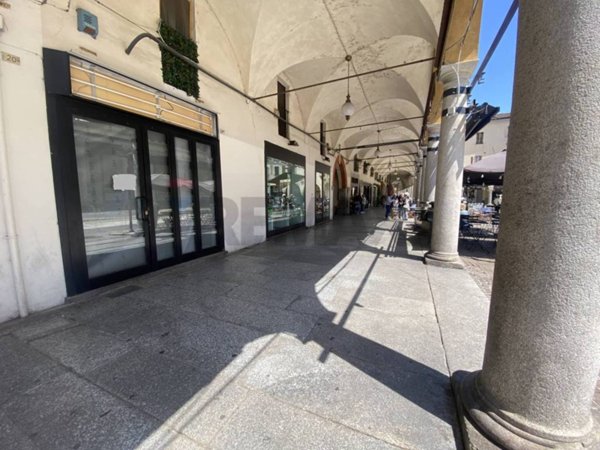 negozio in affitto a Novara in zona Centro Città