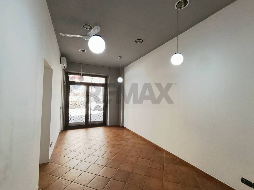 negozio in affitto a Novara in zona Centro Città