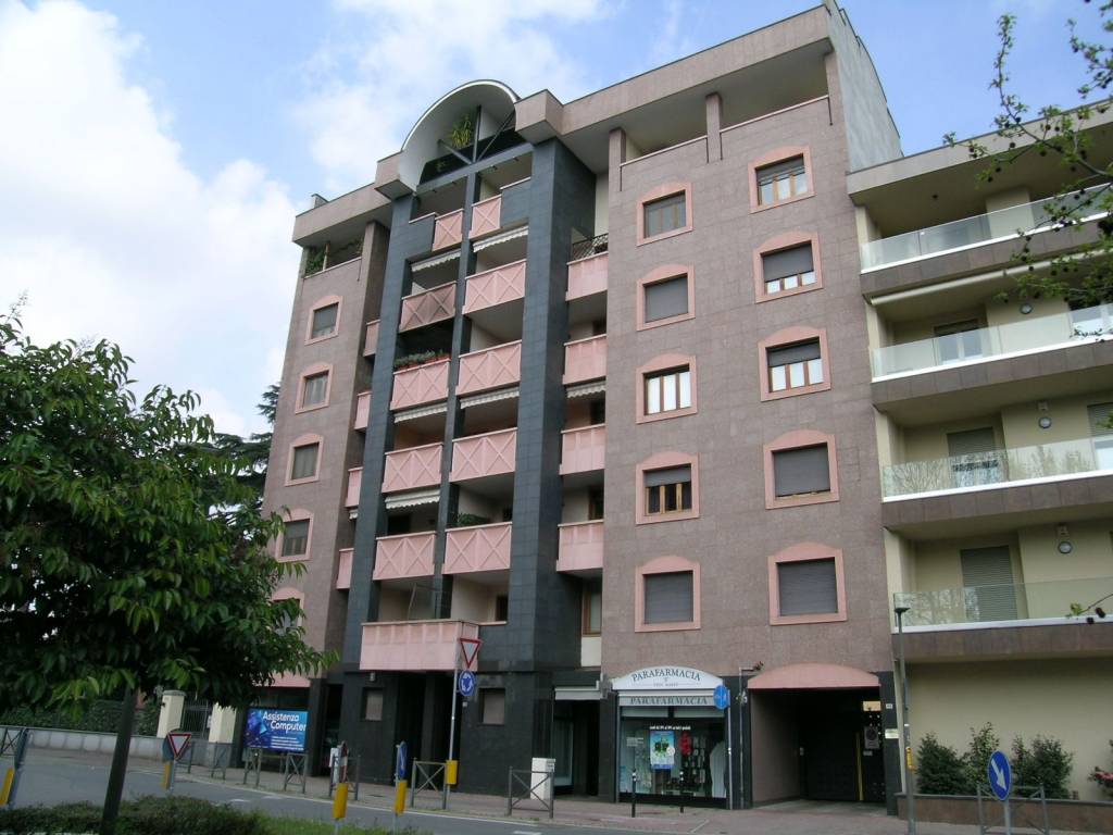 negozio in affitto a Novara in zona zona Porta Mortara