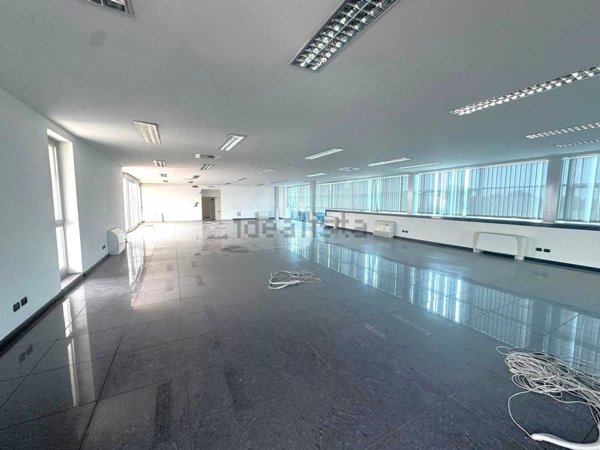 ufficio in affitto a Novara in zona Veveri