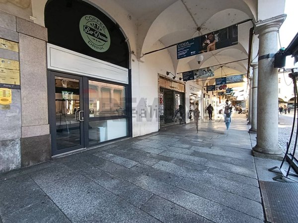 negozio in affitto a Novara in zona Centro Città